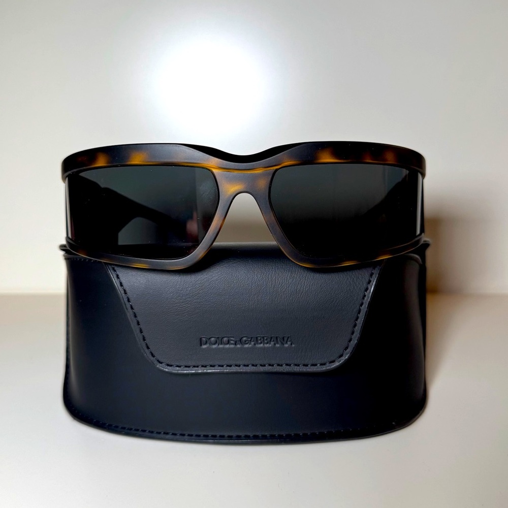 NEW Authentic Dolce & Gabbana Brown Sunglasses with Tortoiseshell Design 0DG6198